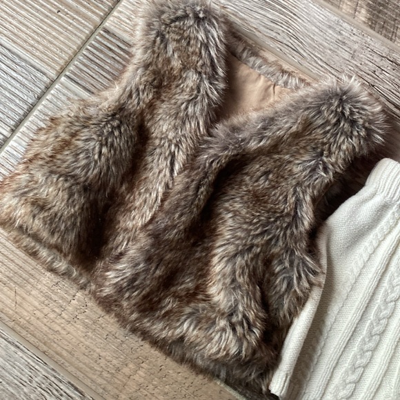 🎁Faux Vest with Skirt - Picture 2 of 3